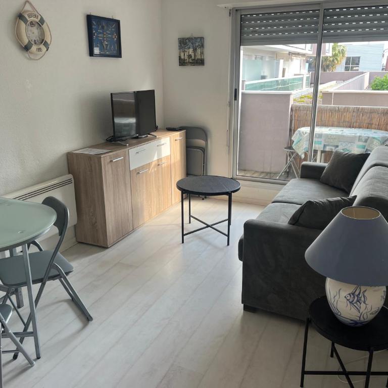 studio cabine 4 personnes à 50m du port et 100m de la plage - Studio - Cabin - 5