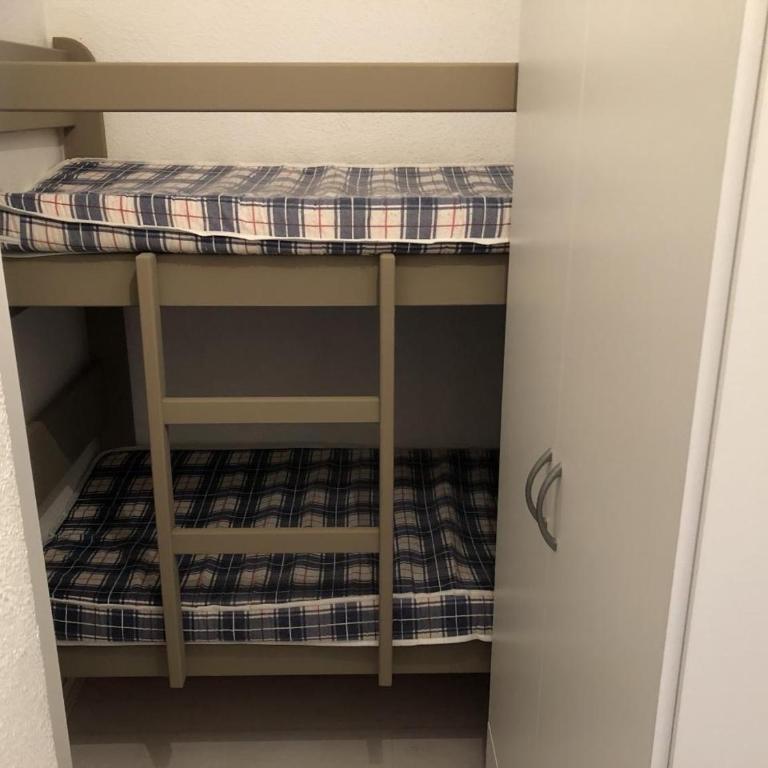 studio cabine 4 personnes à 50m du port et 100m de la plage - Studio - Cabin - 7