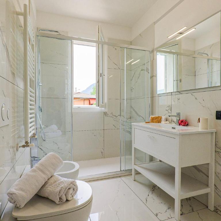 Spa Stella Lario - Four-Bedroom House - 22