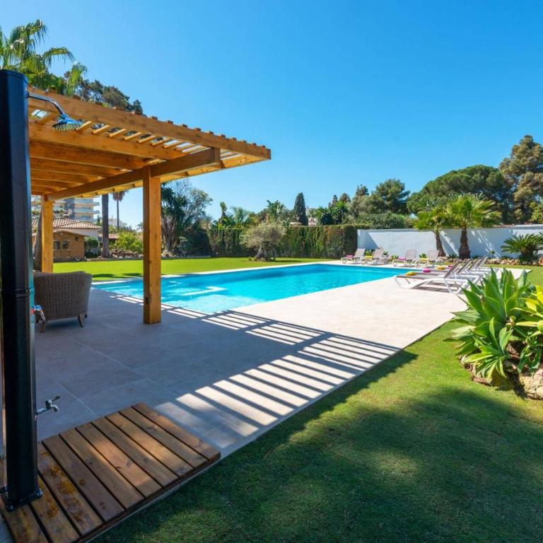 Villa Ramos by Villa Plus - Villa - 8