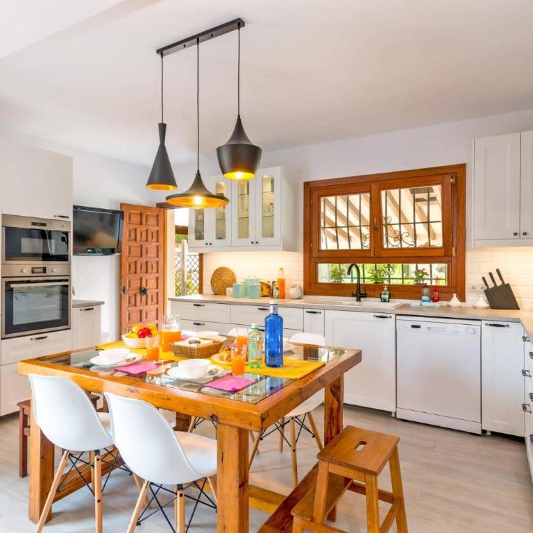 Villa Ramos by Villa Plus - Villa - 10