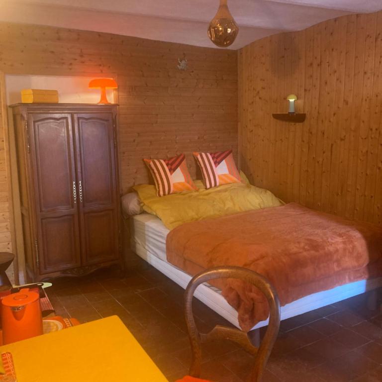 Chambre en bois - Appartement 1 Chambre - 2