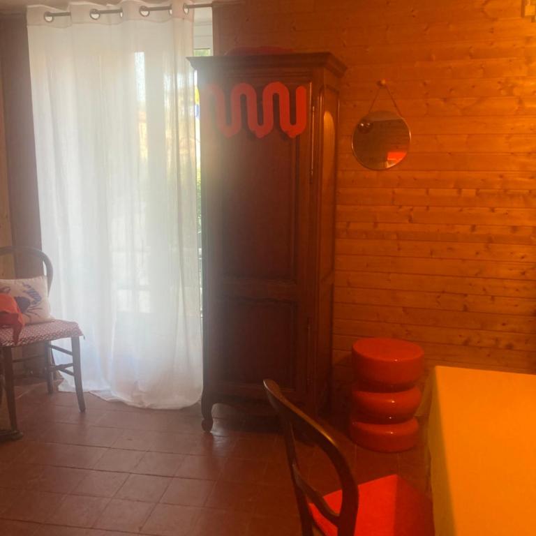 Chambre en bois - Appartement 1 Chambre - 4