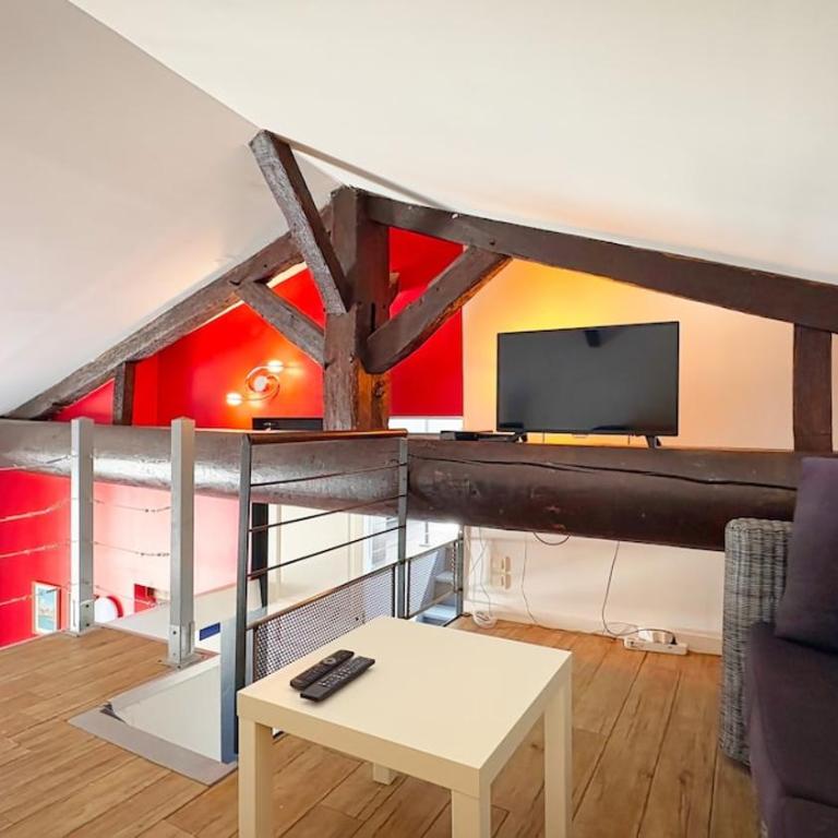 Vieljeux, atypique, central, 5 min du port - Apartment - 7