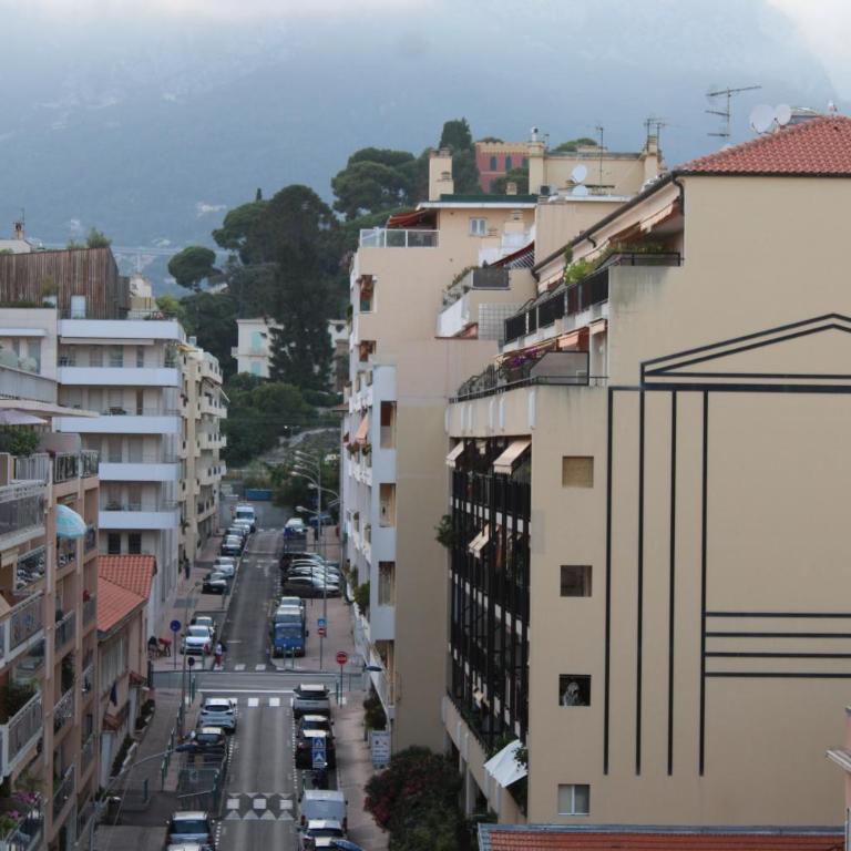 Le Must ! ADMIRAL PLAZA - One-Bedroom Apartment - 30