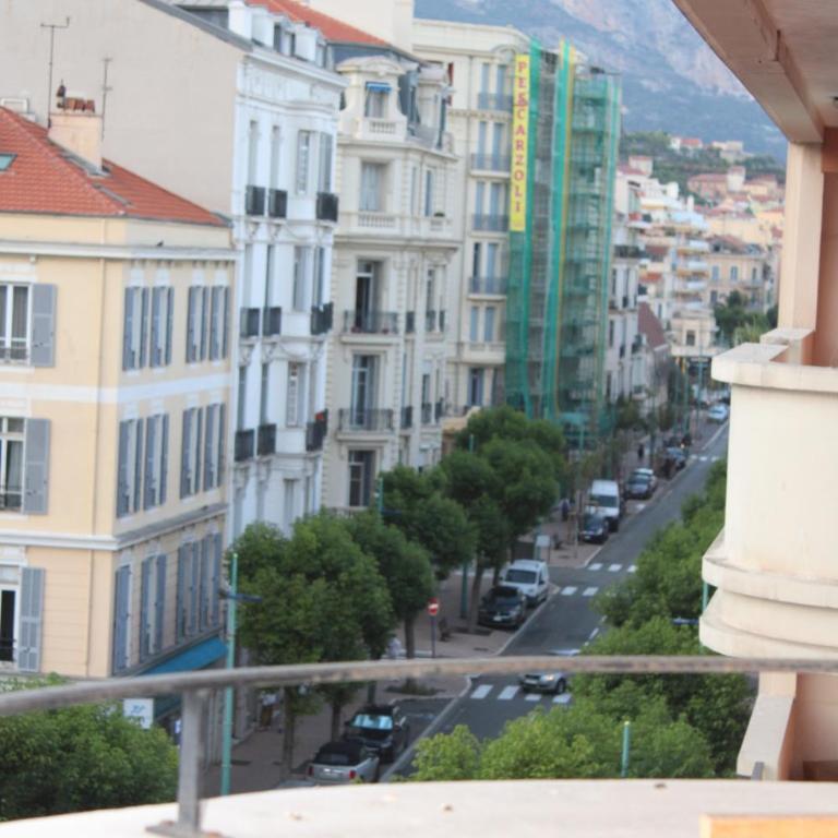Le Must ! ADMIRAL PLAZA - One-Bedroom Apartment - 32