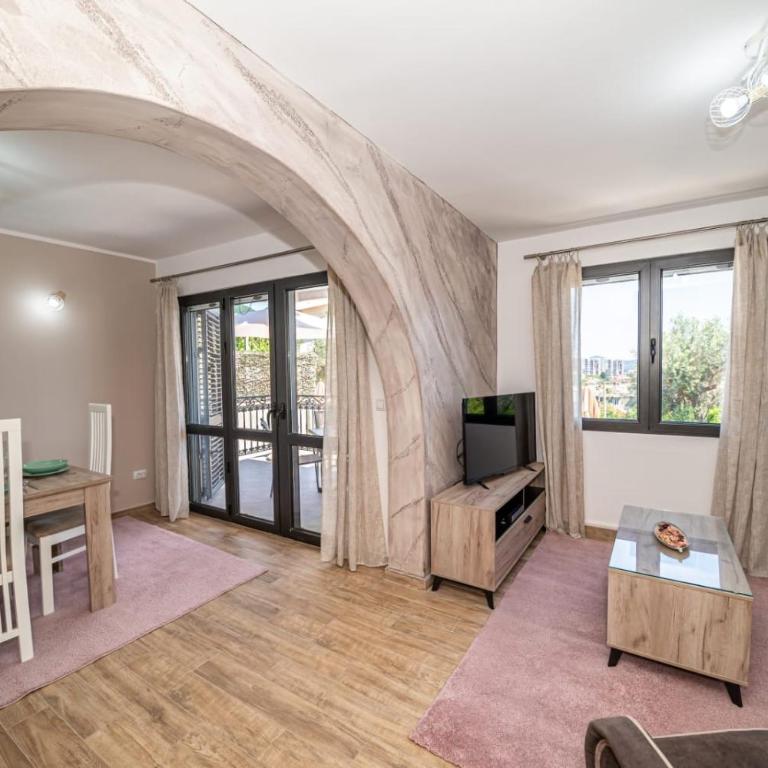 Guest House Luksic - Two-Bedroom House - 10
