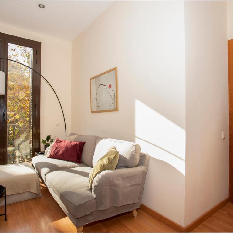 Radiant Vista Apartment Eixample - Two-Bedroom Apartment with Balcony - 3