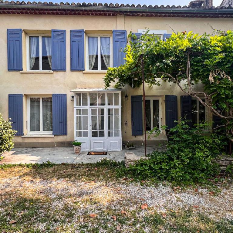 Elivi Elegant Art Deco house with Garden Walk to the Heart of Town - Vacation Home - 1