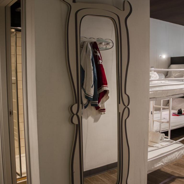 Room Ventura - Single Bed in 6-Bed Dormitory Room with Private Bathroom - 4