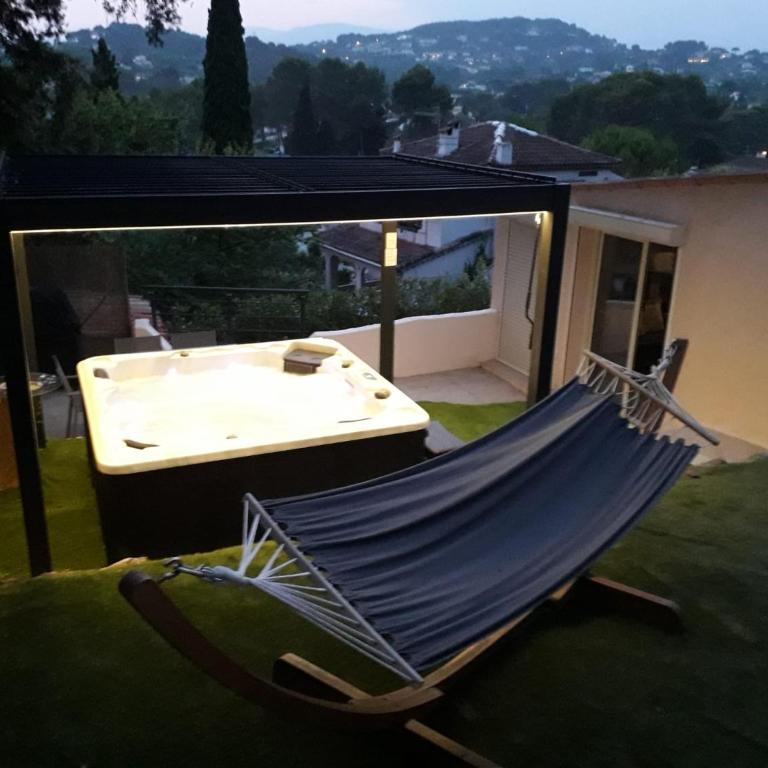 Piscine-Jacuzzi-Sauna -Videoprojecteur Perle Rare - Deluxe Villa - 44