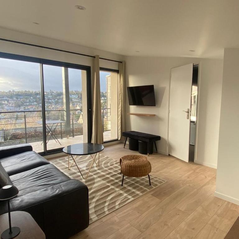 La vue - One-Bedroom Apartment - 28