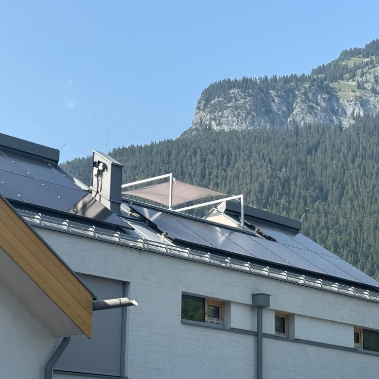 Modern Alpine Penthouse with Lake View - Ferienhaus - 5
