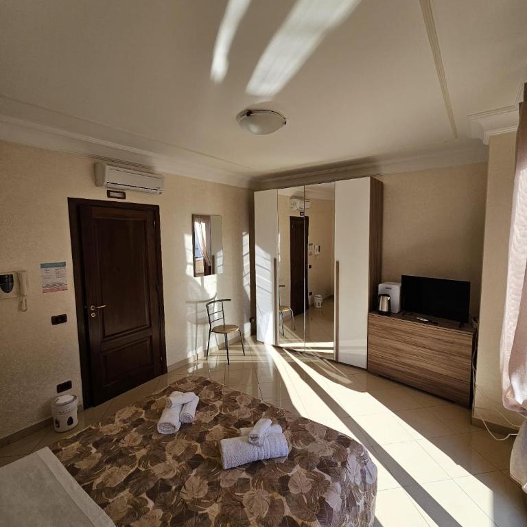 Villa Nino - Deluxe King Room - 11