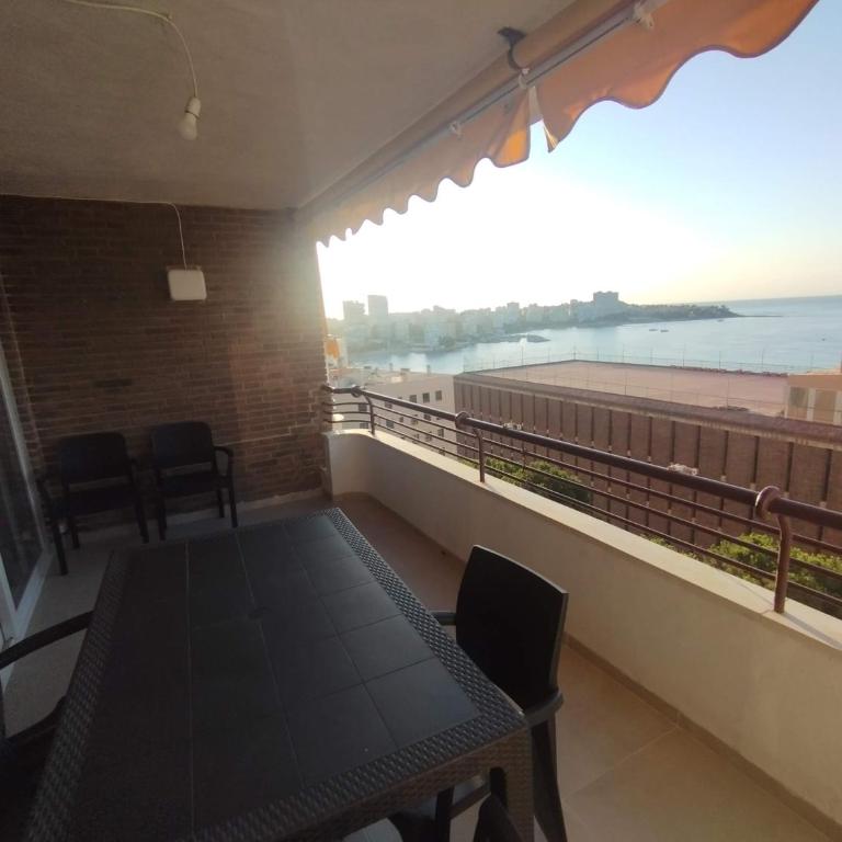 A 50 metros del mar y en 2 paradas de bus estas en el centro de Alicante - Apartment with Sea View - 16