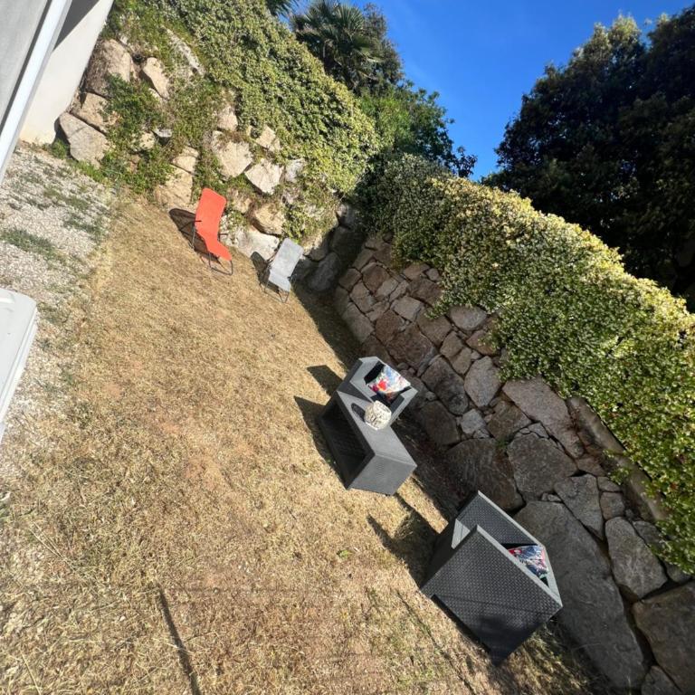 Charmant T2 en bas de villa avec jardin - Apartment mit 1 Schlafzimmer - 9