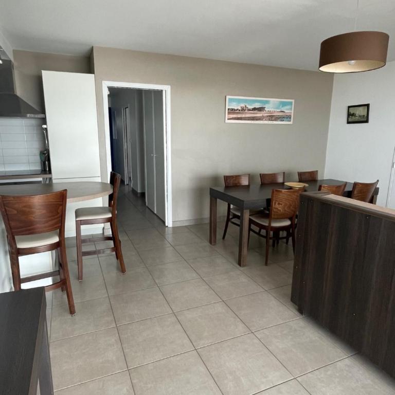 Résidence Belle Plage - Appartement 2 Chambres avec Terrasse et Vue sur la Mer - 2