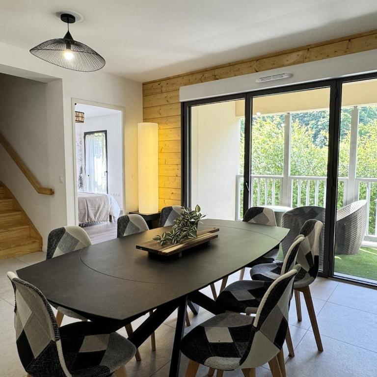 Bel apt 85m2 pour 8p Parking et Balcon - Apartment - 22