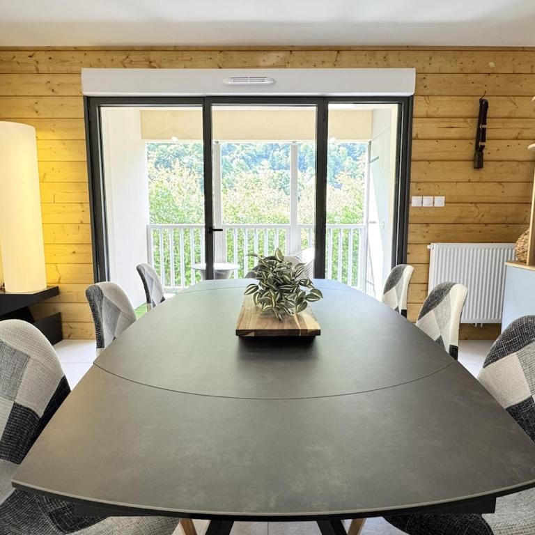 Bel apt 85m2 pour 8p Parking et Balcon - Apartment - 23