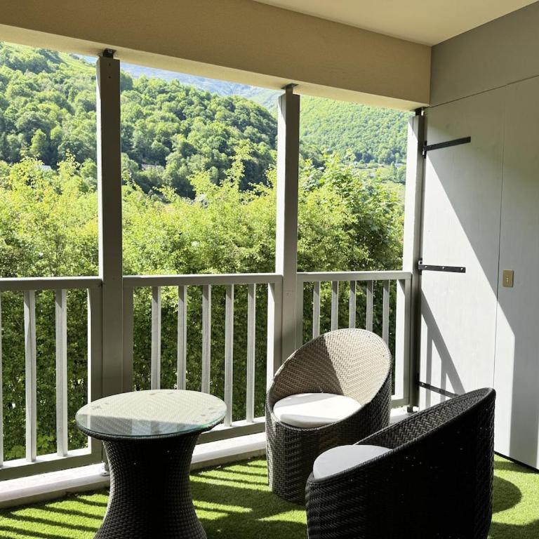 Bel apt 85m2 pour 8p Parking et Balcon - Apartment - 26