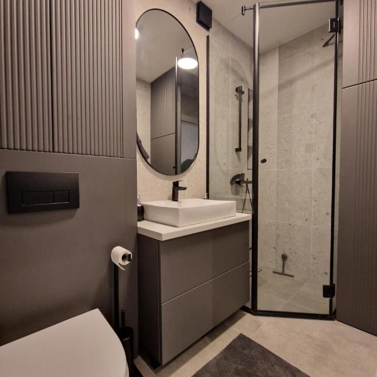 District 21 - One-Bedroom Apartment - 15