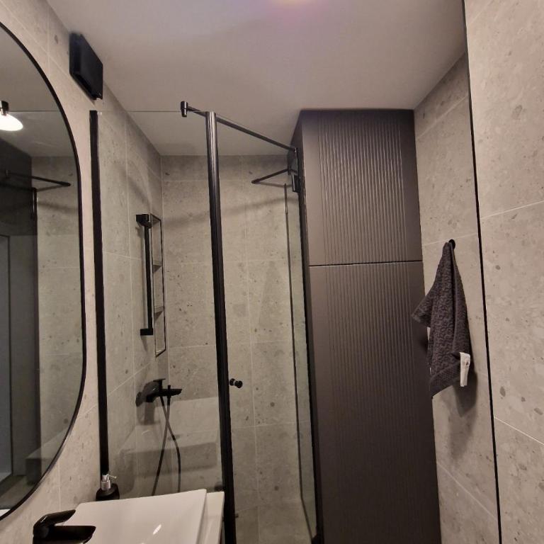 District 21 - One-Bedroom Apartment - 21