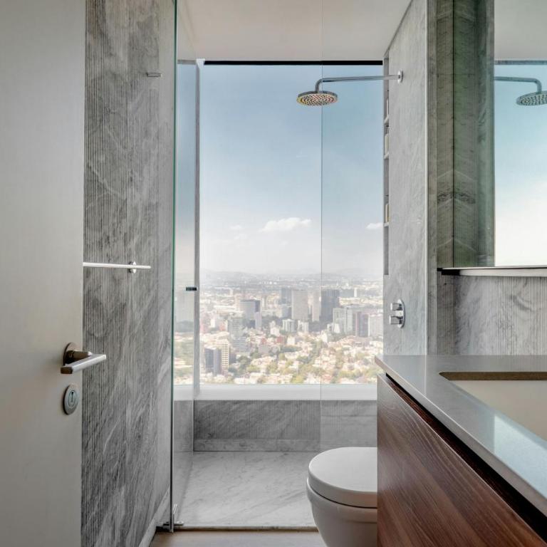 The Ritz-Carlton Residences Mexico City - Estudio con cama extragrande y vistas al perfil urbano - 3