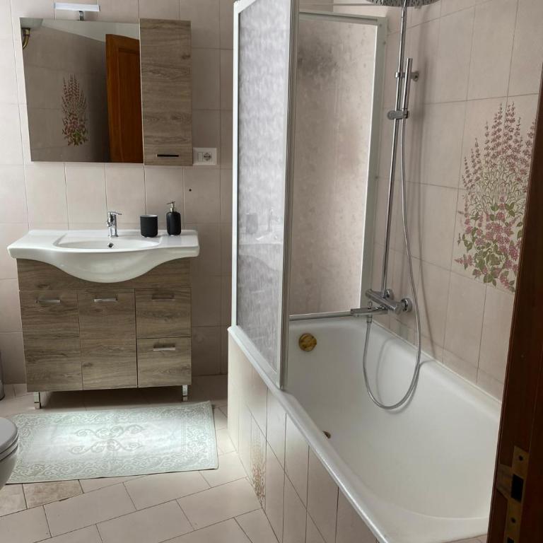 La Casa di Ester Three-room apartment - Appartamento con 2 Camere da Letto e Balcone - 10