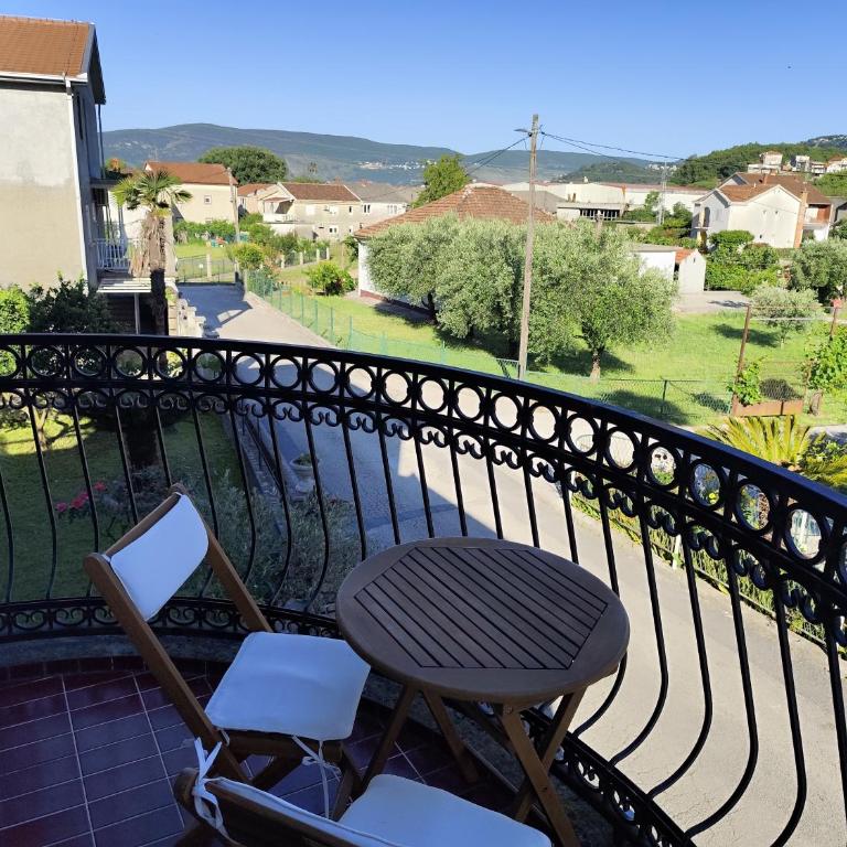 Sunčana Kula - Two-Bedroom Apartment with Mountain View - 7