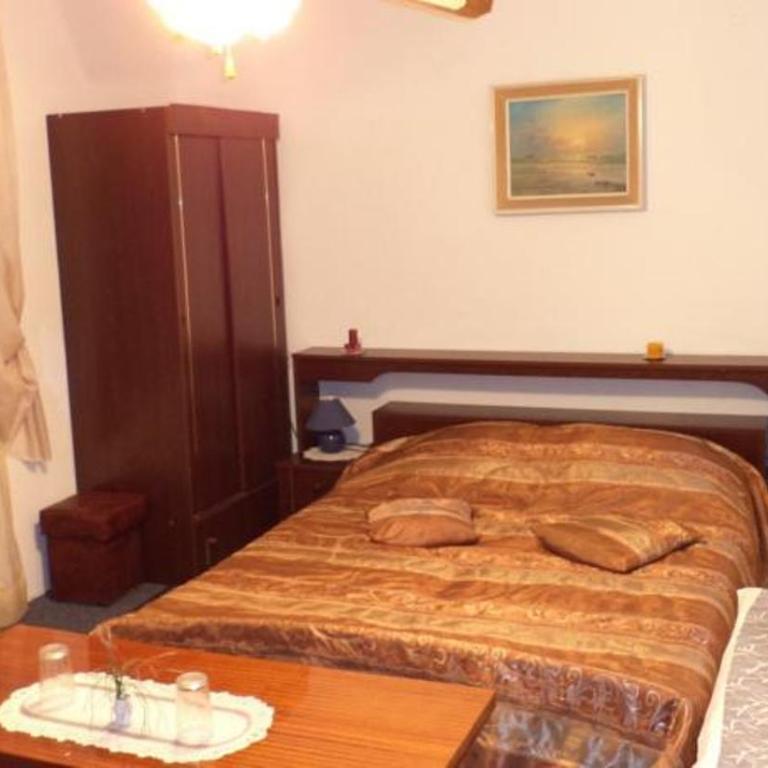 Pansion Svetlana - Dvokrevetna Soba sa Bračnim Krevetom - 3