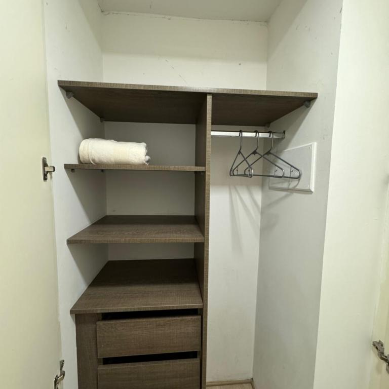 Central Park Plaza Apartments - Apartamento de 2 dormitorios - 81