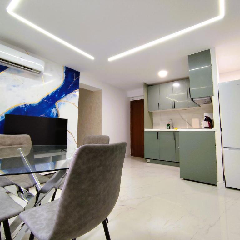 Alicante Central Luxe - Two-Bedroom Apartment - 1