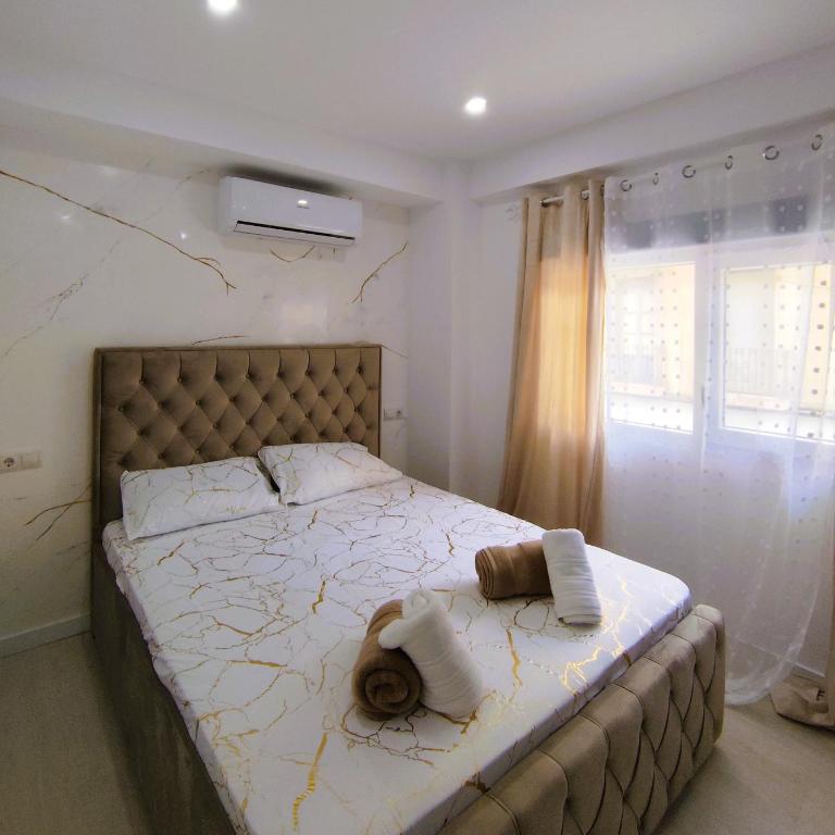 Alicante Central Luxe - Two-Bedroom Apartment - 17