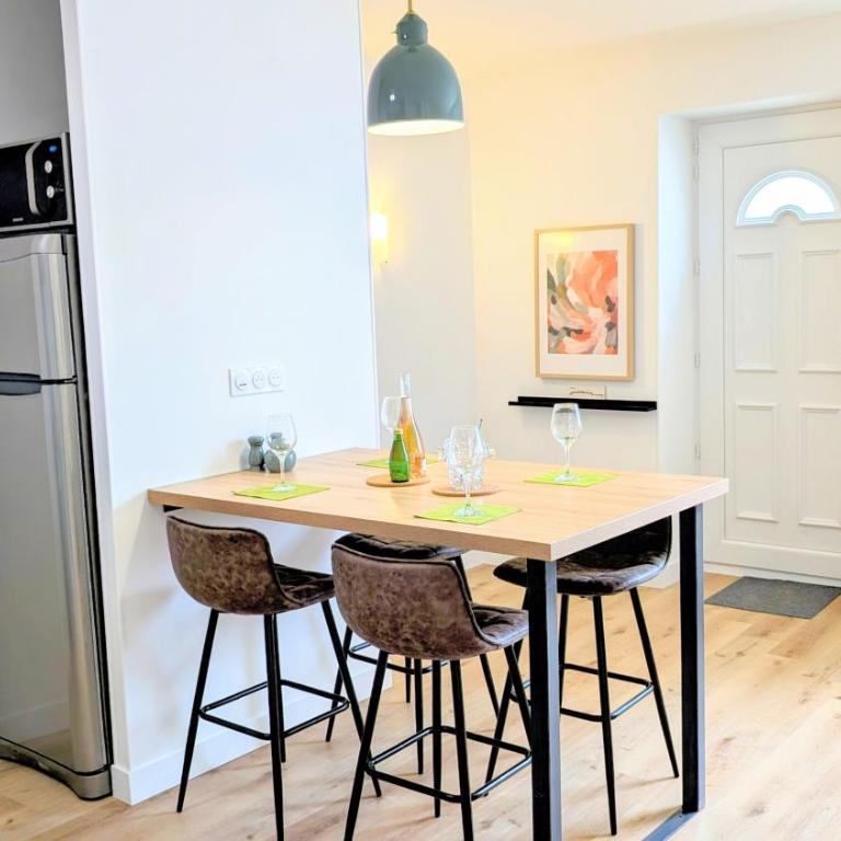 151 - Terrasse & Jacuzzi, Rue Trivalle, Pied de la cité de Carcassonne - Climatisation, Netflix, Fibre - Appartement 2 Chambres - 21