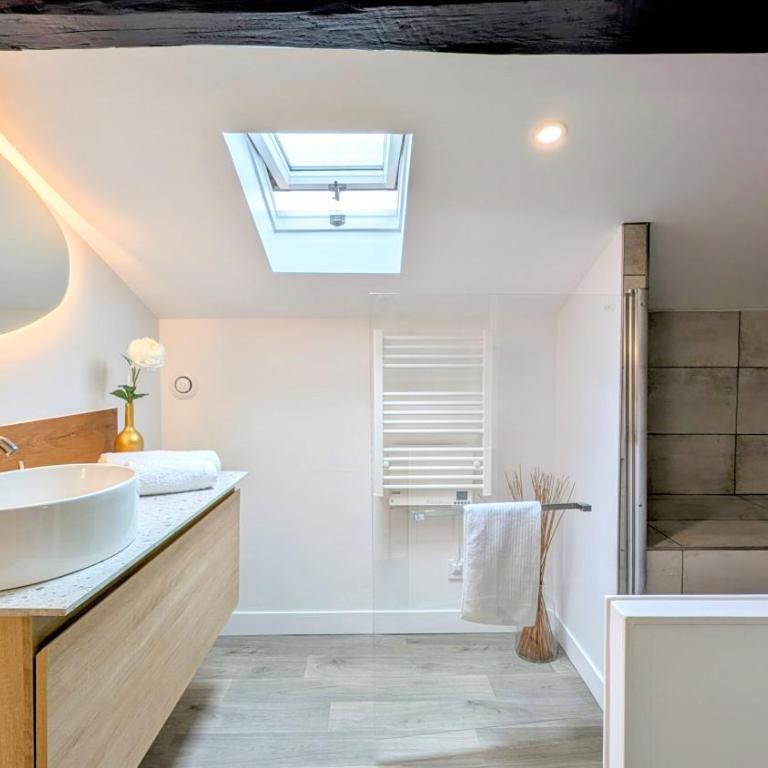 151 - Terrasse & Jacuzzi, Rue Trivalle, Pied de la cité de Carcassonne - Climatisation, Netflix, Fibre - Appartement 2 Chambres - 9