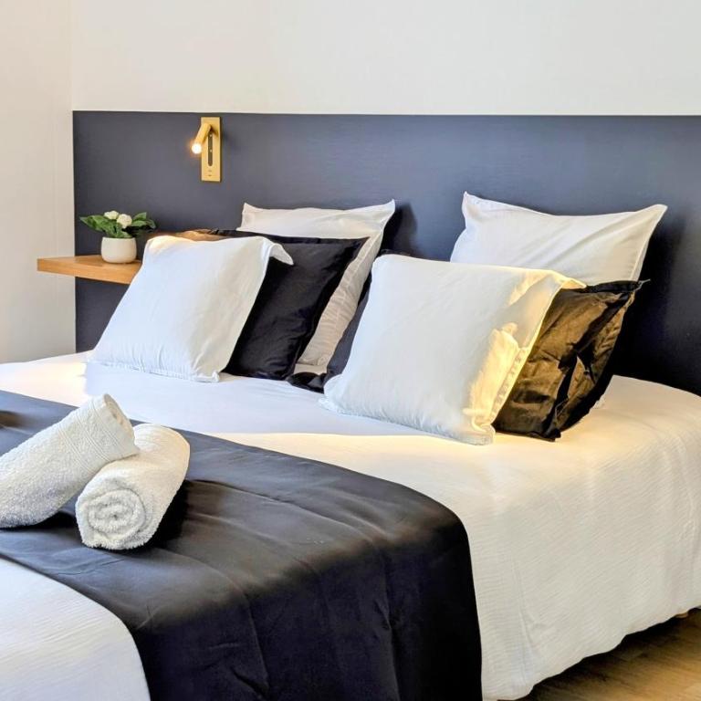 151 - Terrasse & Jacuzzi, Rue Trivalle, Pied de la cité de Carcassonne - Climatisation, Netflix, Fibre - Appartement 2 Chambres - 10