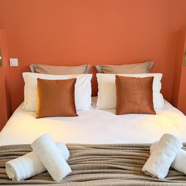151 - Terrasse & Jacuzzi, Rue Trivalle, Pied de la cité de Carcassonne - Climatisation, Netflix, Fibre - Appartement 2 Chambres - 13