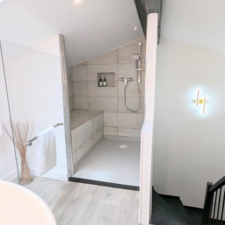 151 - Terrasse & Jacuzzi, Rue Trivalle, Pied de la cité de Carcassonne - Climatisation, Netflix, Fibre - Appartement 2 Chambres - 19