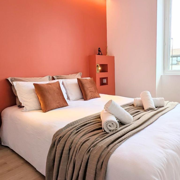 151 - Terrasse & Jacuzzi, Rue Trivalle, Pied de la cité de Carcassonne - Climatisation, Netflix, Fibre - Appartement 2 Chambres - 16
