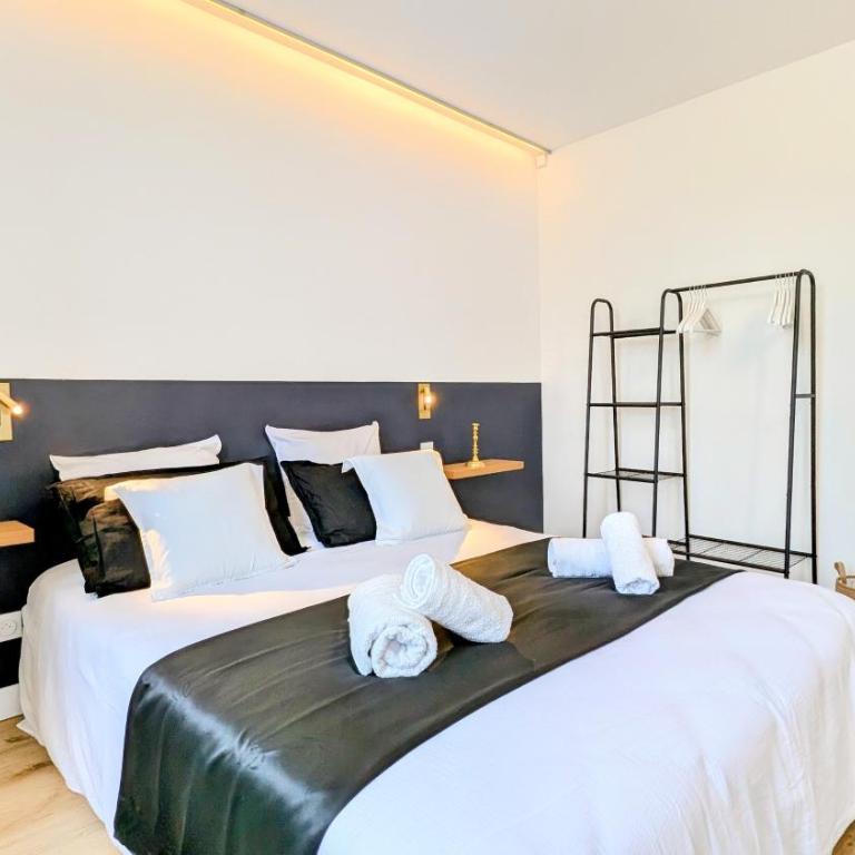 151 - Terrasse & Jacuzzi, Rue Trivalle, Pied de la cité de Carcassonne - Climatisation, Netflix, Fibre - Appartement 2 Chambres - 12