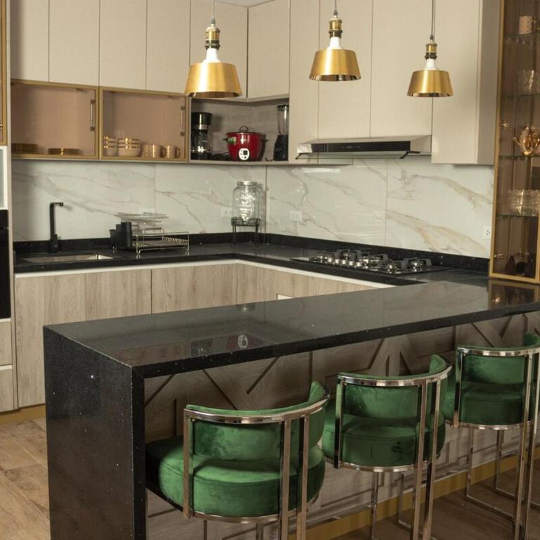 Luxurious Apt with Rooftop, BBQ, and Beach nearby - Three-Bedroom Apartment - 22