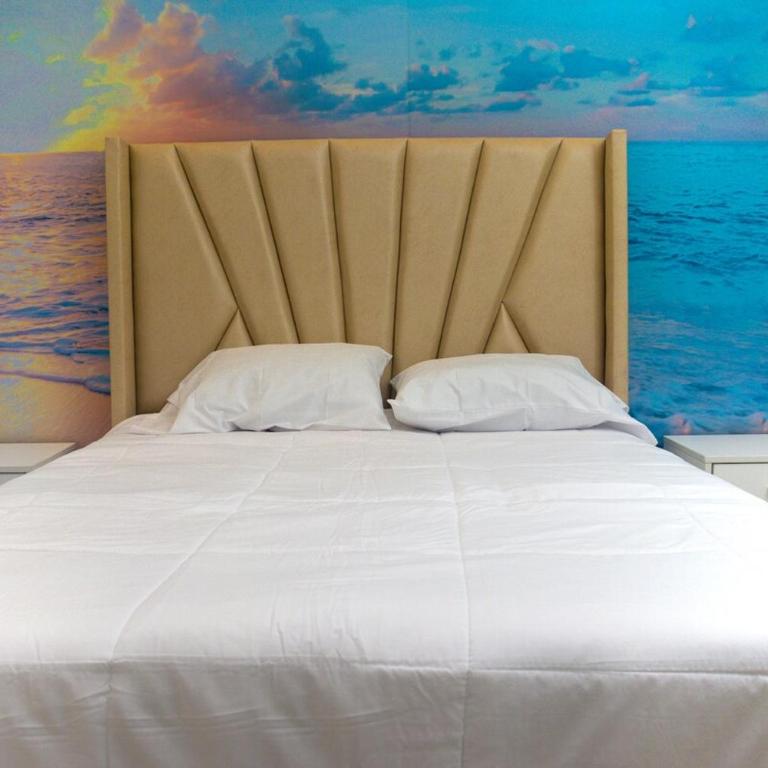 Luxurious Apt with Rooftop, BBQ, and Beach nearby - Three-Bedroom Apartment - 16