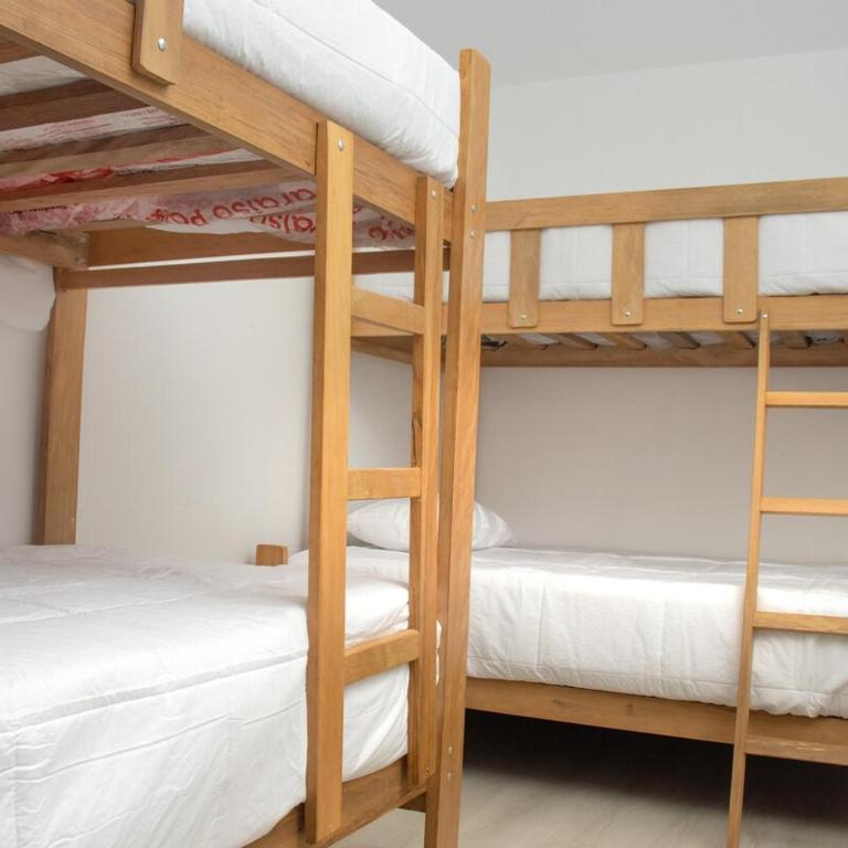 Luxurious Apt with Rooftop, BBQ, and Beach nearby - Three-Bedroom Apartment - 15