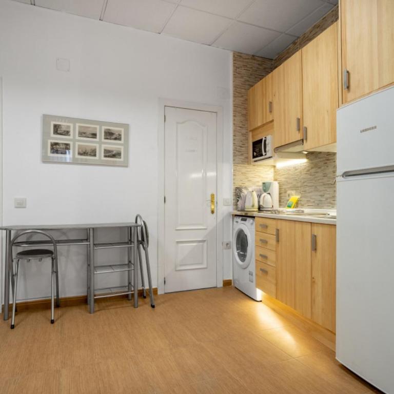 Cozy and Vintage-2Bedrooms 1.5Bathrooms-Malasaña - Two-Bedroom Apartment - 5