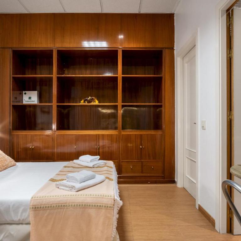 Cozy and Vintage-2Bedrooms 1.5Bathrooms-Malasaña - Two-Bedroom Apartment - 9