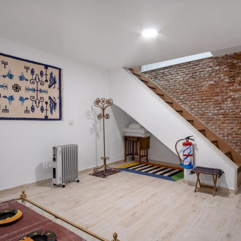 Cozy and Vintage-2Bedrooms 1.5Bathrooms-Malasaña - Two-Bedroom Apartment - 11