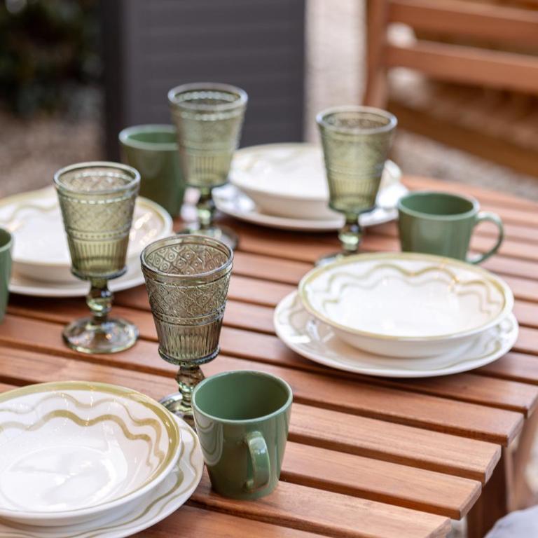 Luxury Cabin w Lake, HotTub, Cinema, Fire Pit, BBQ - Casa - 23