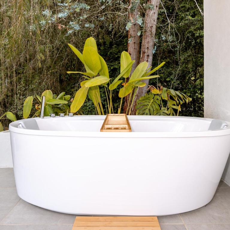 Luxury Cabin w Lake, HotTub, Cinema, Fire Pit, BBQ - Casa - 26