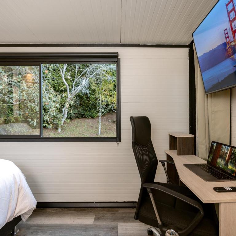 Luxury Cabin w Lake, HotTub, Cinema, Fire Pit, BBQ - Casa - 16