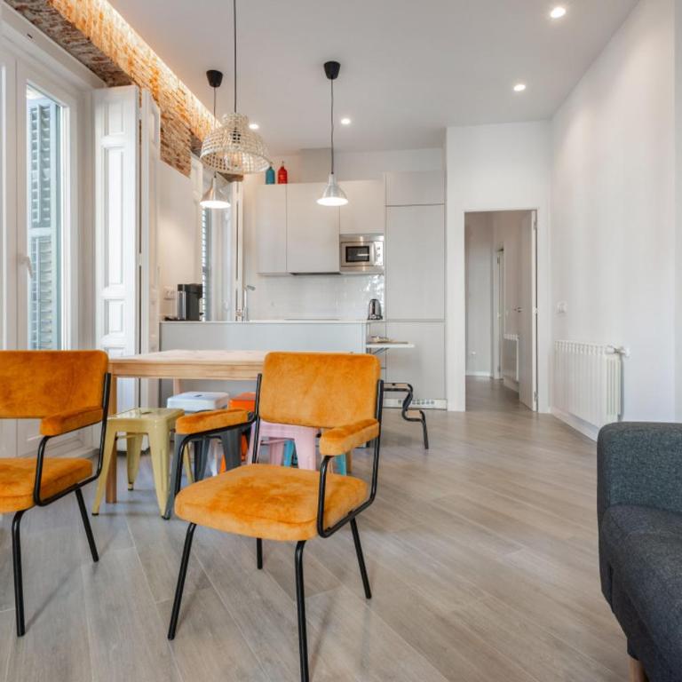 Centrally located bright -4Bedrooms 3Baths- Sol - Apartment - 3